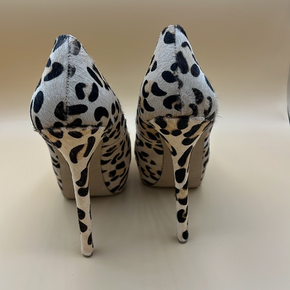 Steve Madden DejaVu Leopard Pony Hair Platform Heels Size 9.5 - Picture 3 of 7